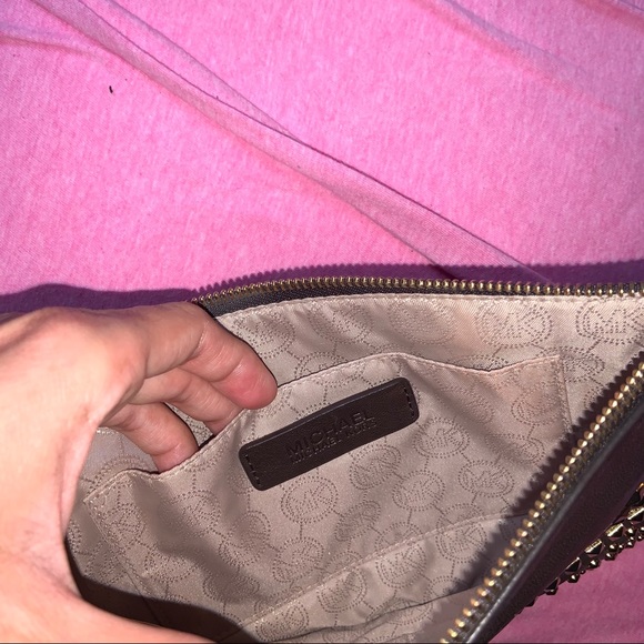 Micheal kors dark brown clutch - Picture 4 of 7